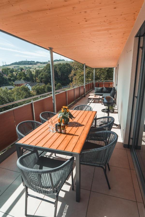 Steinablick Mit Grossem Balkon & Garage Appartement
